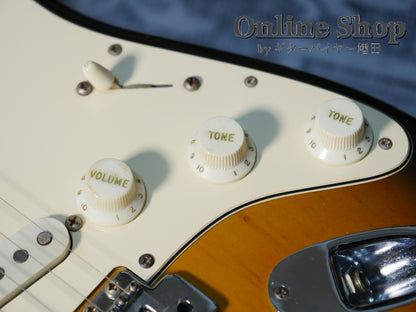 VINTAGE 1975 Fender Stratocaster Sunburst / Maple