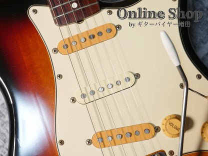 USED/VINTAGE 1983 Fender Japan ST62-65 "JV Serial" 3-Tone Sunburst