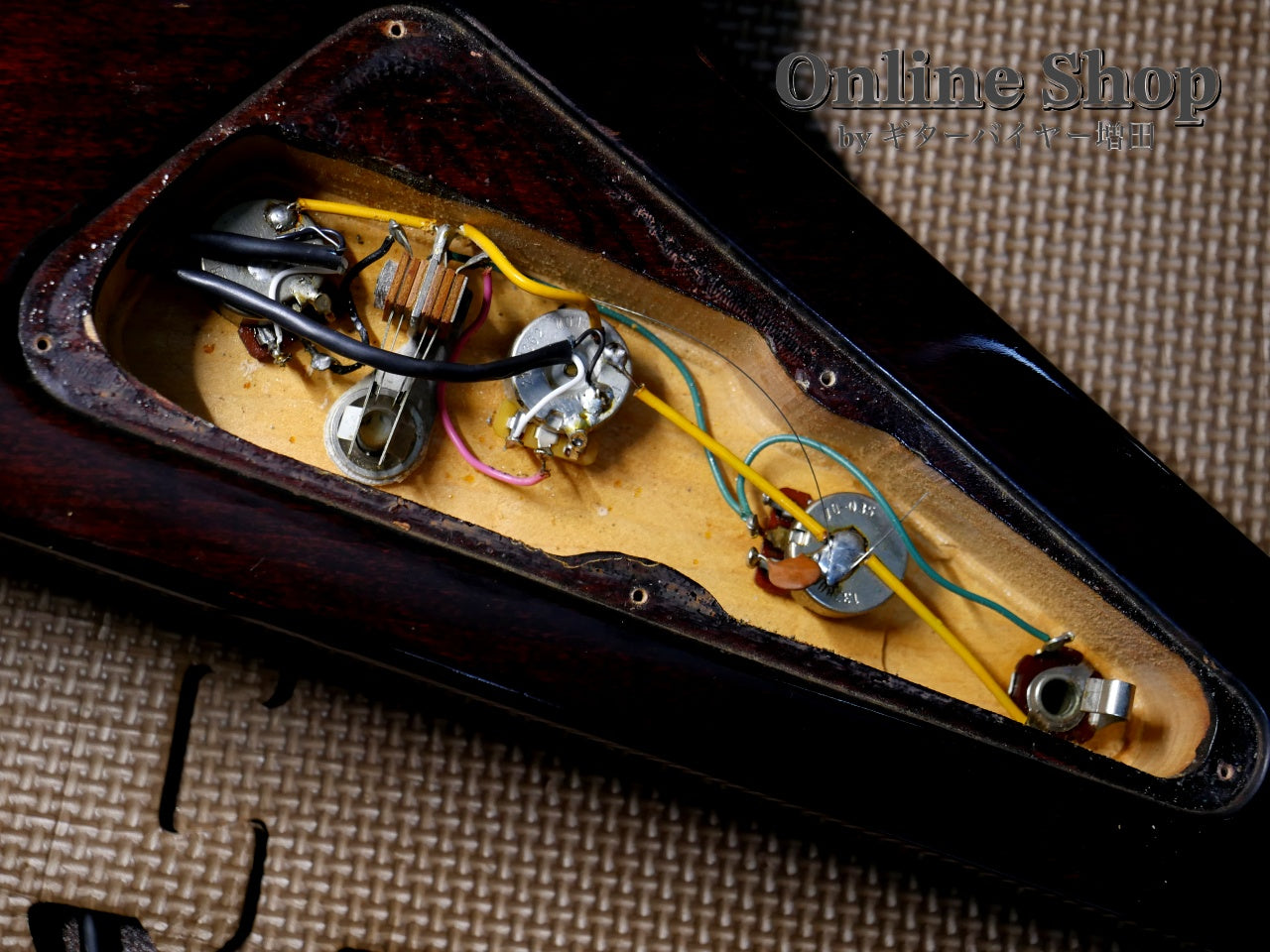 VINTAGE/USED 1981 Gibson "The V" CMT Cherry Sunburst